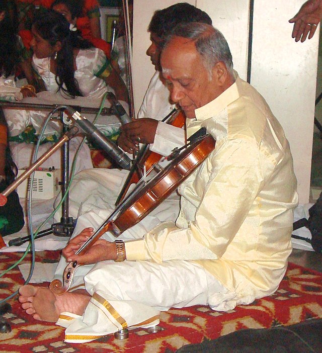 postura 1 violín música india<br />
