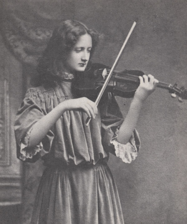 violinista Kathleen Parlow tocando el violín